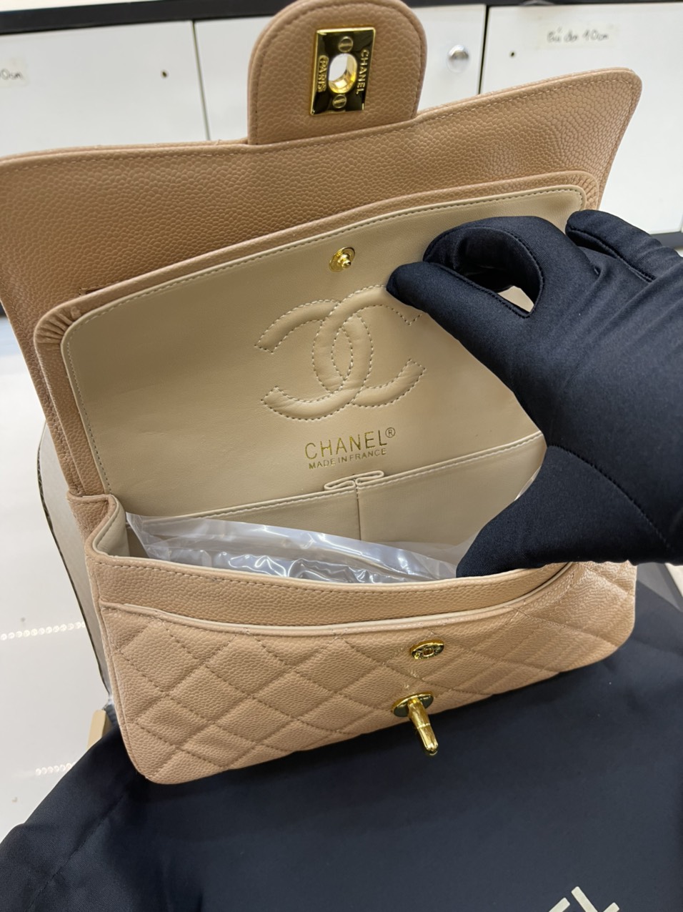 Túi xách Chanel Super Classic Medium Khóa Vàng Màu Nâu Da Hạt Size 23cm